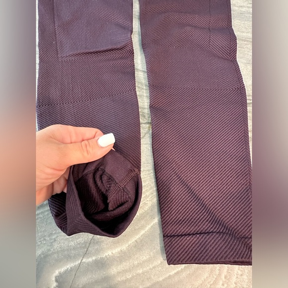 Spanx plum color ribbed leggings ‘look at me now’ model - Picture 4 of 10